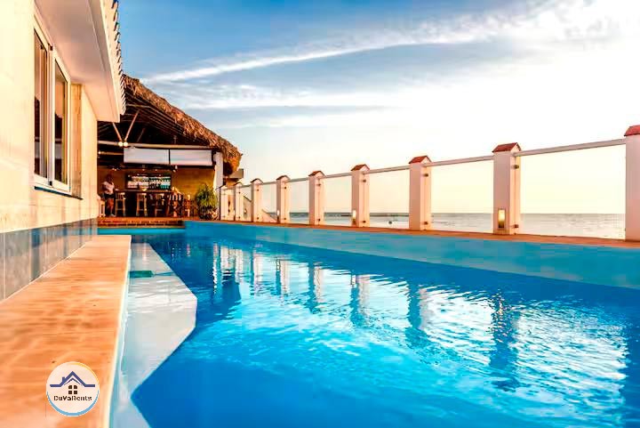 Imagen 1 de Casa de lujo con acceso al mar en Santa Fe, La Habana.