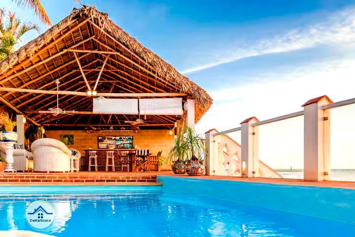 Imagen 2 de Casa de lujo con acceso al mar en Santa Fe, La Habana.