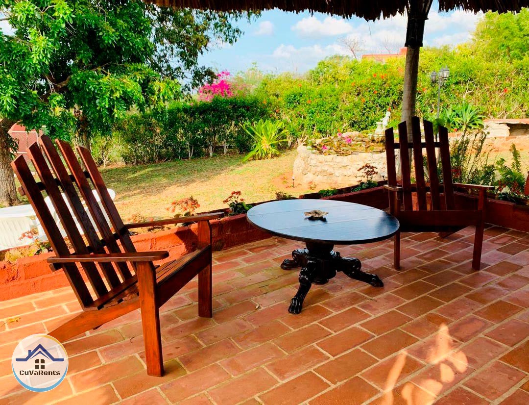 Imagen 2 de Alquiler de Casa en la Playa de Santa María, La Habana – Piscina, Jardín y Terraza