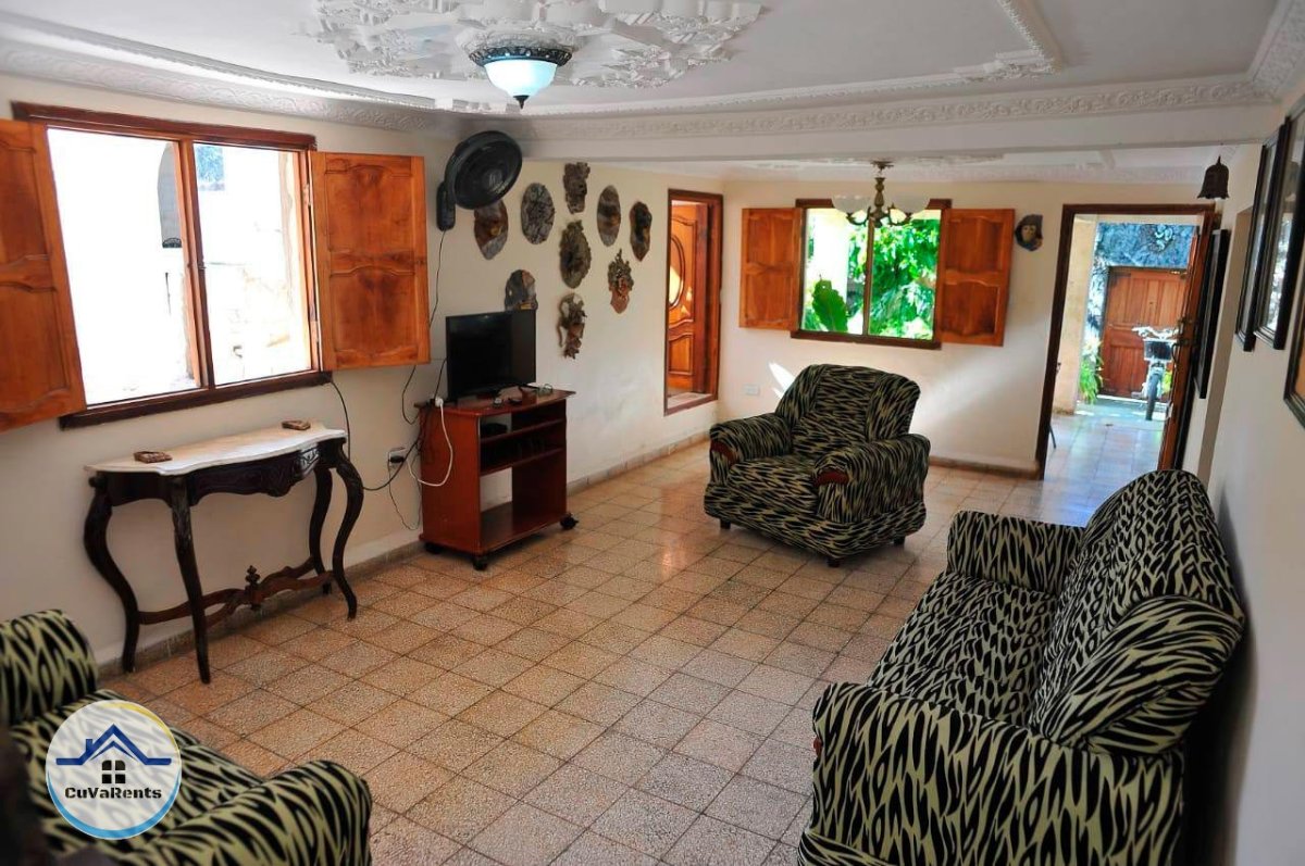 Imagen 4 de Alquiler de Casa en la Playa de Guanabo, La Habana – 7 Habitaciones, Piscina y Terraza