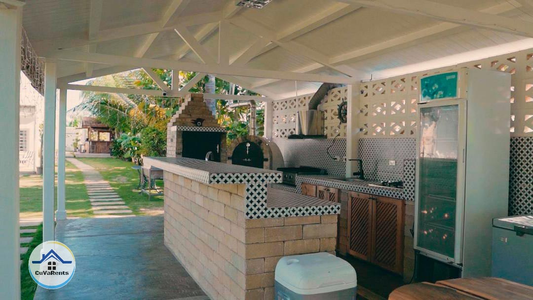 Imagen 1 de Alquiler de casa de lujo con piscina y vista al mar en Santa Fe, La Habana.