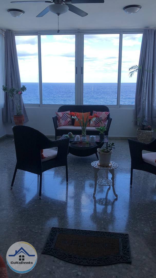Imagen 1 de Alquiler de Apartamento con Vista al Mar en El Vedado, La Habana.