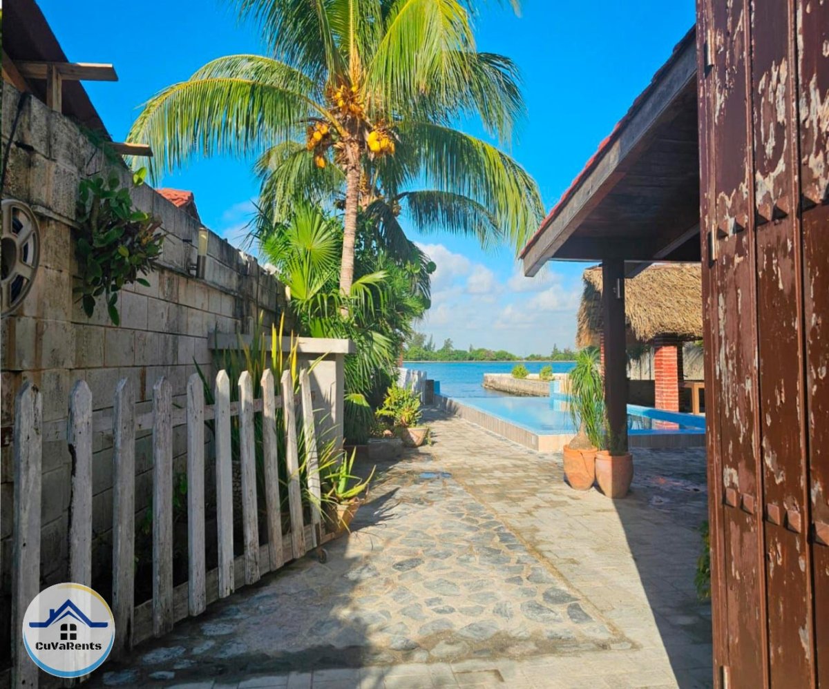Imagen 3 de Alquiler de villa de lujo frente al mar en Santa Fe, La Habana.