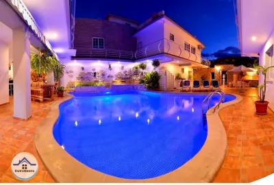Miniatura 2 - Casa de lujo con piscina en Flores, Playa, La Habana.