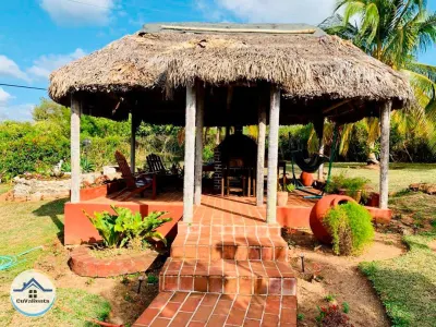 Miniatura 6 - Alquiler de Casa en la Playa de Santa María, La Habana – Piscina, Jardín y Terraza