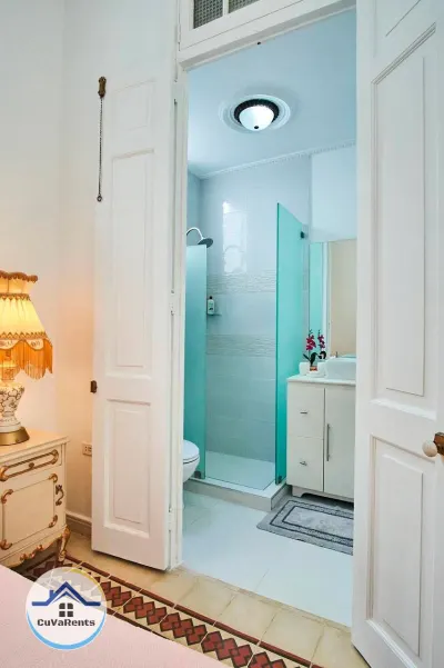 Miniatura 8 - Alquiler de Apartamento en el Vedado, La Habana – 3 Habitaciones, Terraza Privada y WiFi