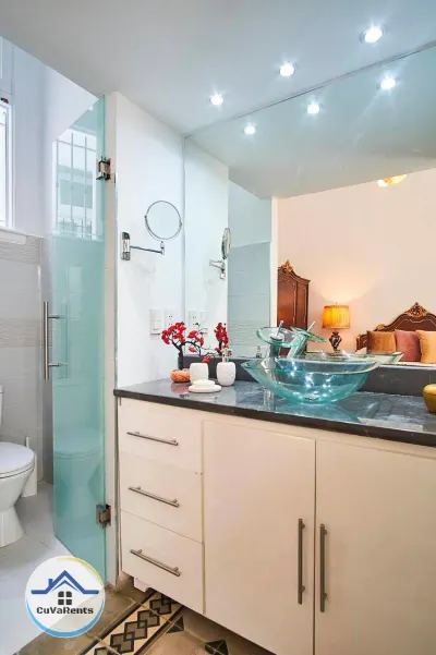 Miniatura 16 - Alquiler de Apartamento en el Vedado, La Habana – 3 Habitaciones, Terraza Privada y WiFi