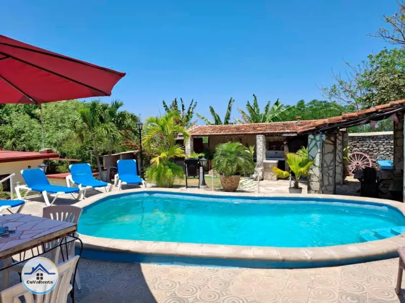 Alquiler de Casa con Piscina en Guanabo, La Habana – A solo 300 m de la Playa, casa particular en Guanabo, La Habana