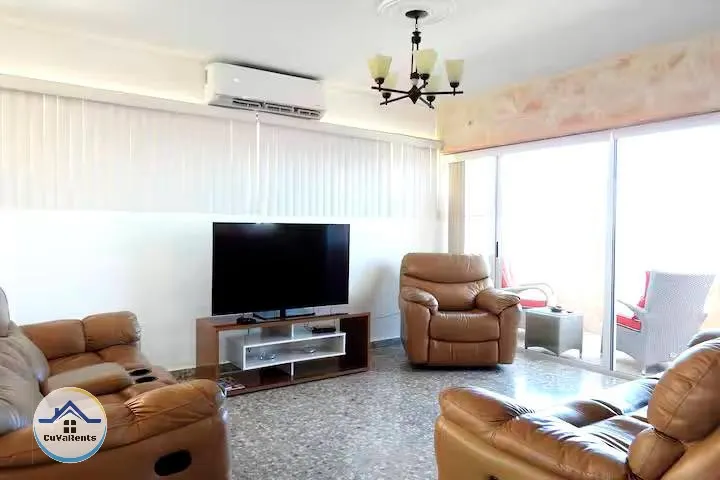 Alquiler de Apartamento de Lujo en el Vedado, La Habana – Vista al Mar y Todas las Comodidades, casa particular en Vedado, La Habana