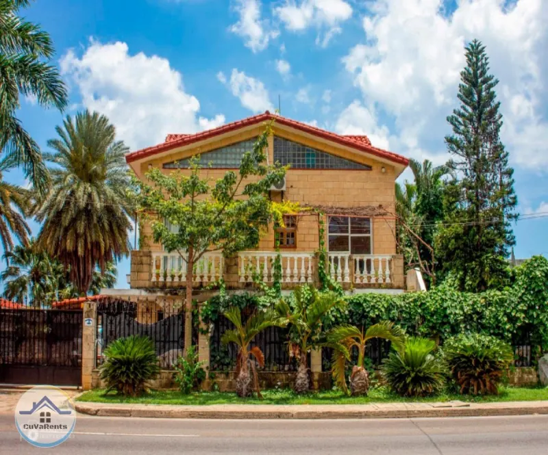 Alquiler de villa de lujo frente al mar en Santa Fe, La Habana., casa particular en Santa Fe, La Habana