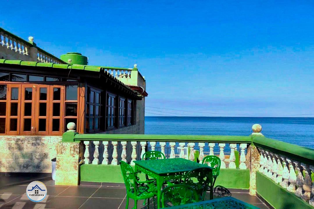 Alquiler de Villa de Lujo Frente al Mar en el Náutico, Playa, La Habana