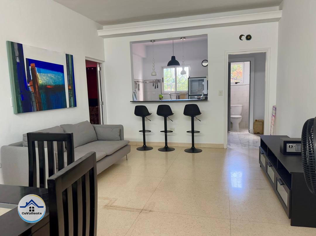 Renta linial de apartamento en Playa, La Habana.